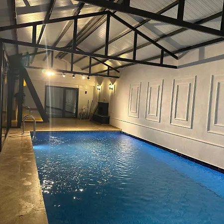 Sapanca'da 2+1 Istmali Kapali Yuezme Havuzlu 2+1 Ultra Konforlu Ahsap Villa Sapanca