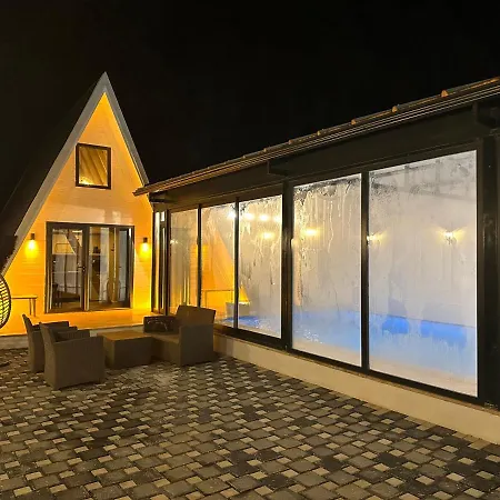 Sapanca'da 2+1 Istmali Kapali Yuezme Havuzlu 2+1 Ultra Konforlu Ahsap Villa